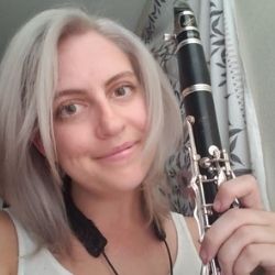 Photo of Kelly Lantz holding her clarinet and smiling